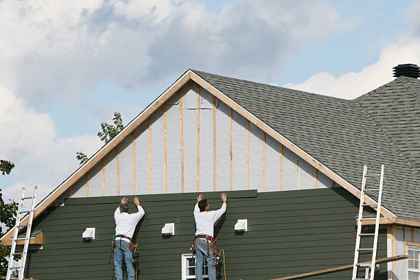 Professional Vinyl Siding technician working in Worthington, IN
